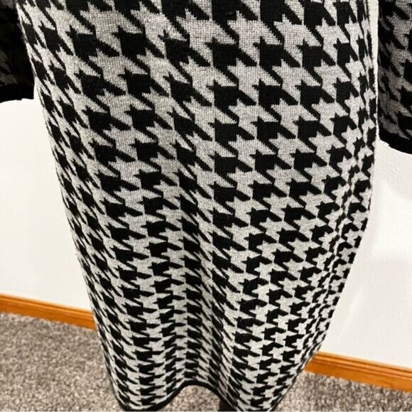 Calvin Klein v-neck houndstooth print sweater dress - Picture 3 of 12